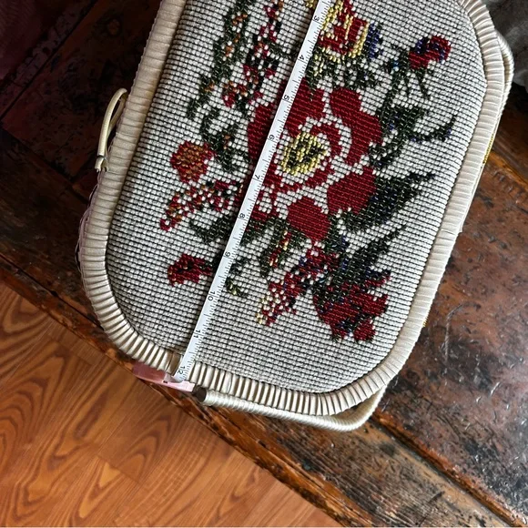 Eaton’s Vintage Woven Sewing Basket with Floral Embroidery and Satin Interior - Picture 14 of 16